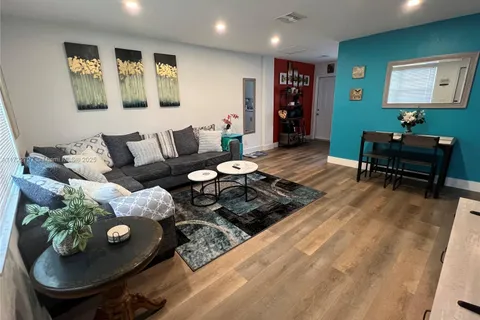 228 NW 9th Ave, Dania Beach FL 33004