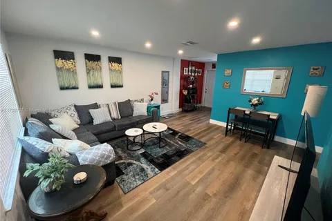 228 NW 9th Ave, Dania Beach FL 33004