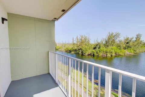 8240 SW 210 th # 320, Cutler Bay FL 33189