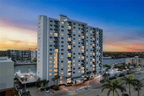 3000 S Ocean Dr # 806, Hollywood FL 33019