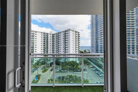 3000 S Ocean Dr # 806, Hollywood FL 33019