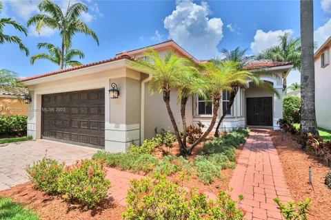 1632 NE Winterberry Ln, Weston FL 33327