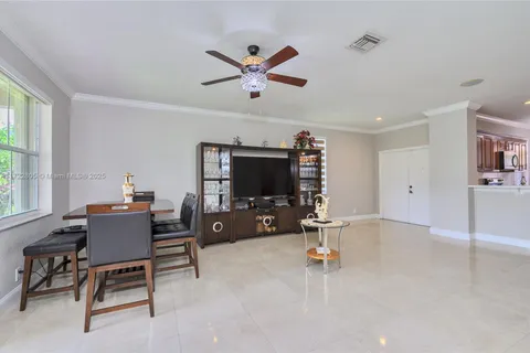 1632 NE Winterberry Ln, Weston FL 33327