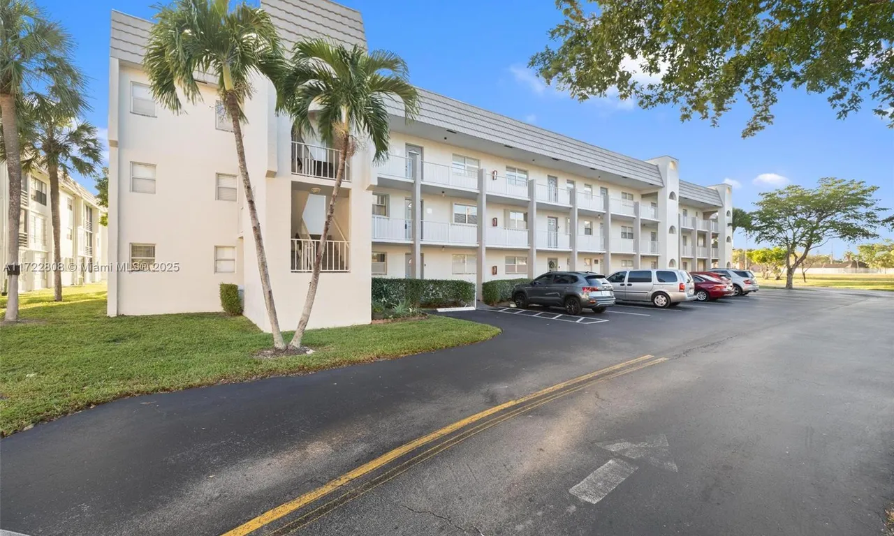8450 Sunrise Lakes Blvd # 202, Sunrise FL 33322