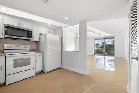 8450 Sunrise Lakes Blvd # 202, Sunrise FL 33322