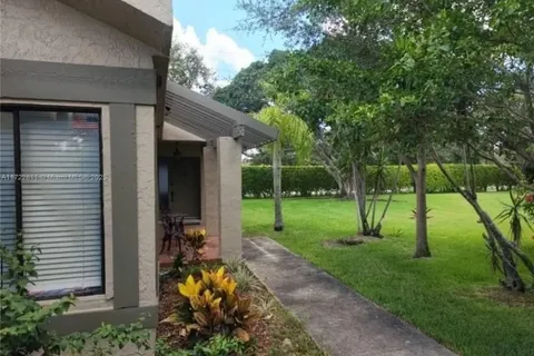 505 Patio Village Way #505, Weston FL 33326