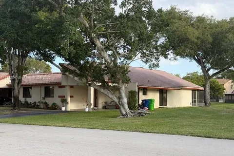 301 Lakeside Ct # 243, Sunrise FL 33326