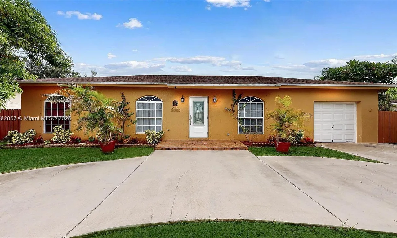 386 NW 17th Ct, Homestead FL 33030