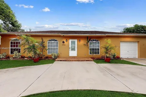 386 NW 17th Ct, Homestead FL 33030