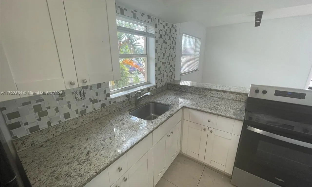 7941 SW 10th St # A, North Lauderdale FL 33068