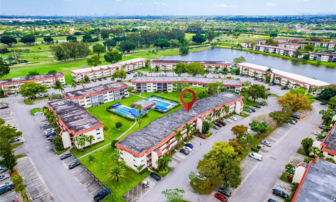 9800 N Hollybrook Lake Dr # 202, Pembroke Pines FL 33025