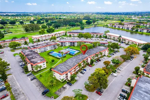 9800 N Hollybrook Lake Dr # 202, Pembroke Pines FL 33025