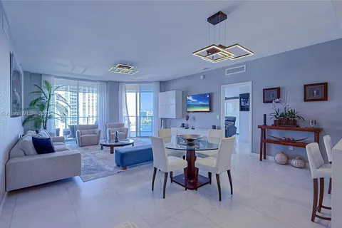 17111 Biscayne Blvd # 1705, North Miami Beach FL 33160