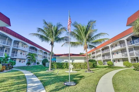 580 Egret Dr # 215, Hallandale Beach FL 33009