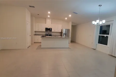 1004 Papaya Cir, Davenport FL 33897