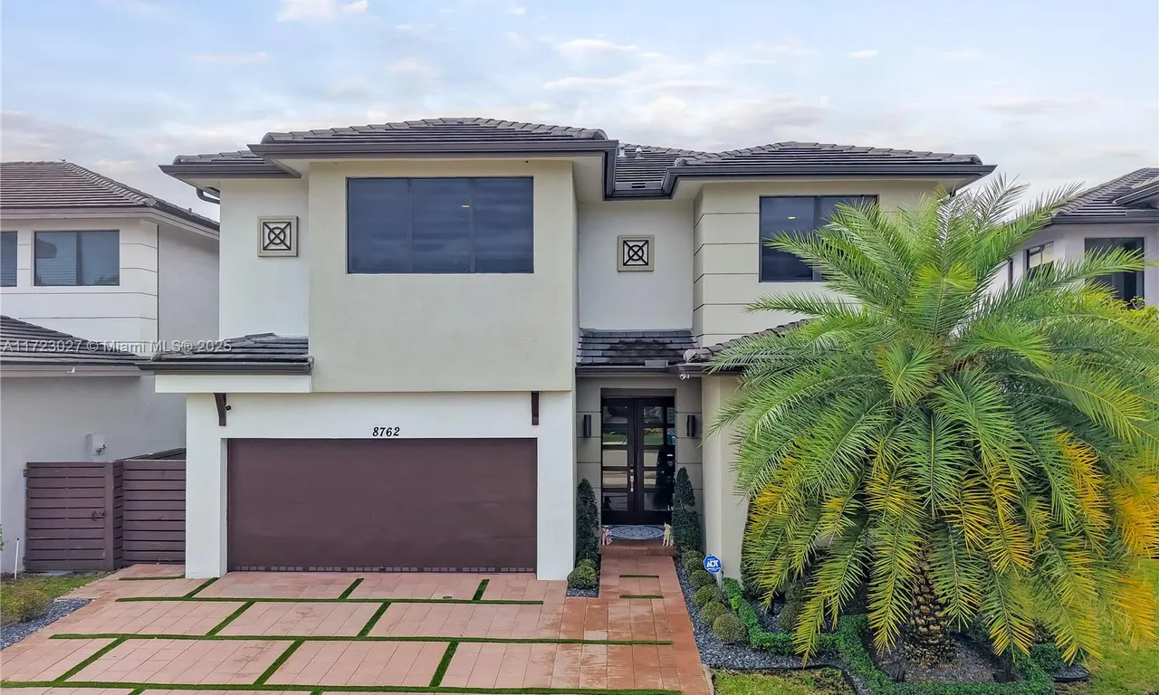 8762 NW 158th St, Miami Lakes FL 33018