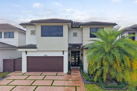 8762 NW 158th St, Miami Lakes FL 33018