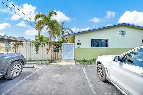 2125 NE 14th Ave, Wilton Manors FL 33305