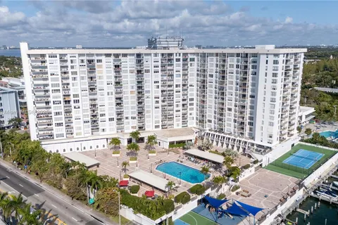 4101 Pine Tree Dr # 1823, Miami Beach FL 33140