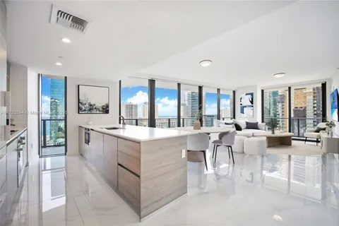 1300 S Miami Ave # 1705, Miami FL 33130