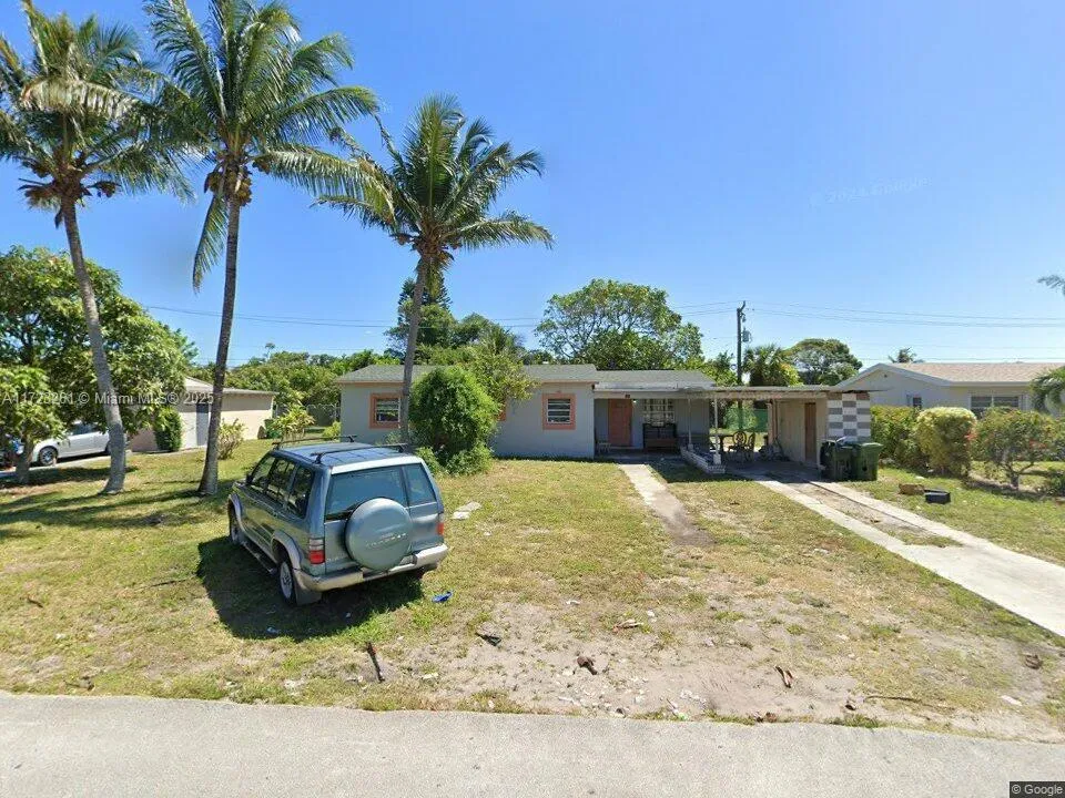 208 SW 8th Ct, Delray Beach FL 33444