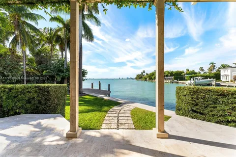 6500 N Bay Rd, Miami Beach FL 33141