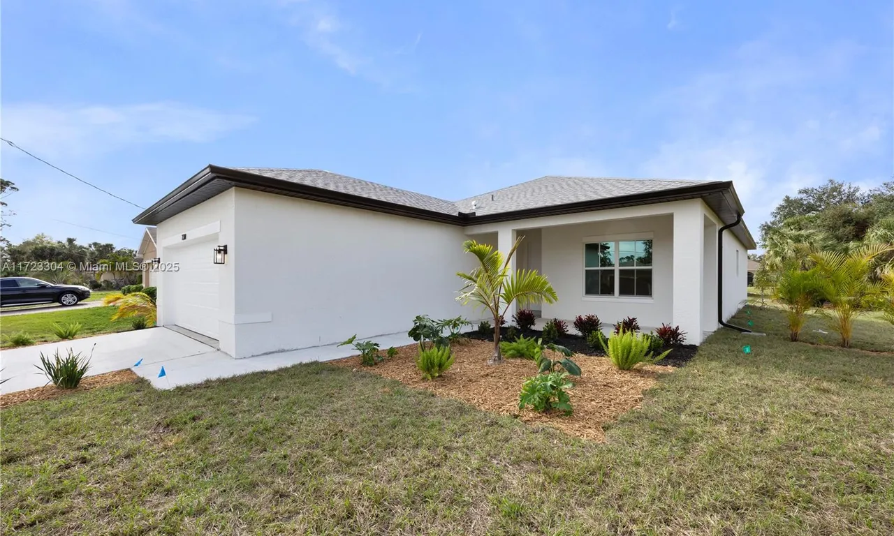 5525 berryman St, Lehigh Acres FL 33971