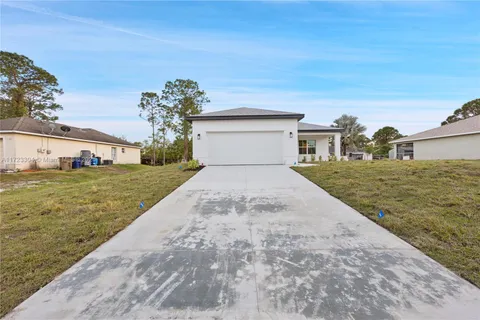 5525 berryman St, Lehigh Acres FL 33971