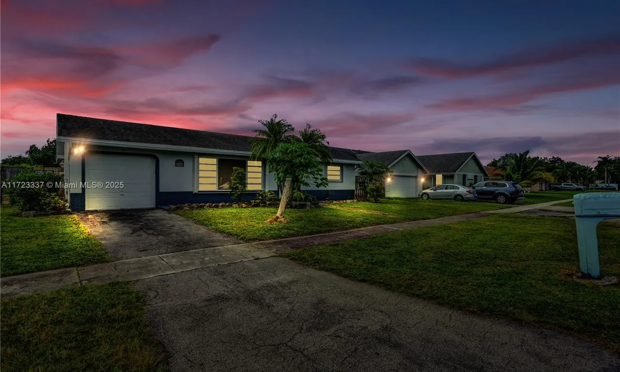 8600 NW 53rd Ct, Lauderhill FL 33351