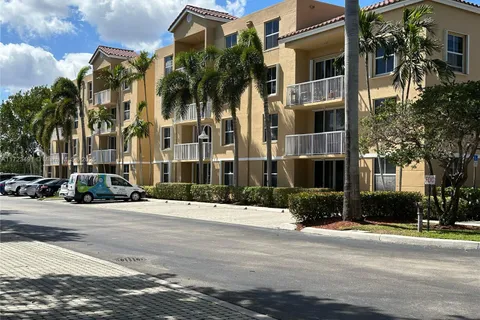 609 E Sheridan St # 105, Dania Beach FL 33004