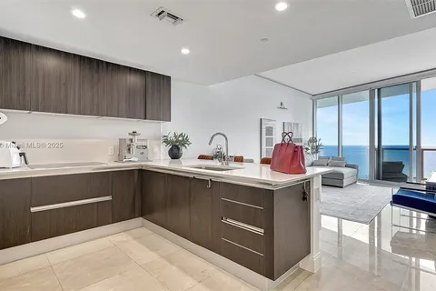 17001 Collins Ave # 2106, Sunny Isles Beach FL 33160