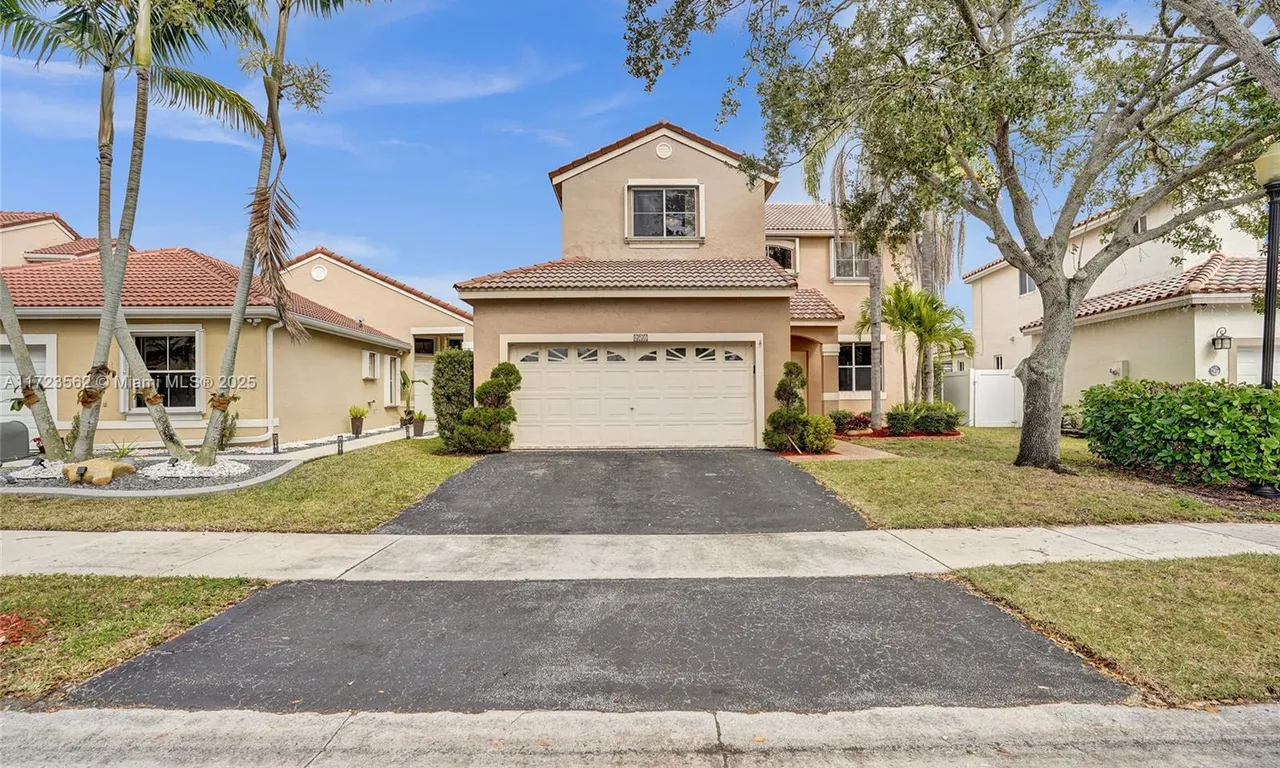 652 Stanton Dr, Weston FL 33326