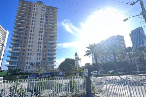 1913 S Ocean Dr # 302, Hallandale Beach FL 33009