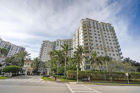 20000 E Country Club Dr # 206, Aventura FL 33180