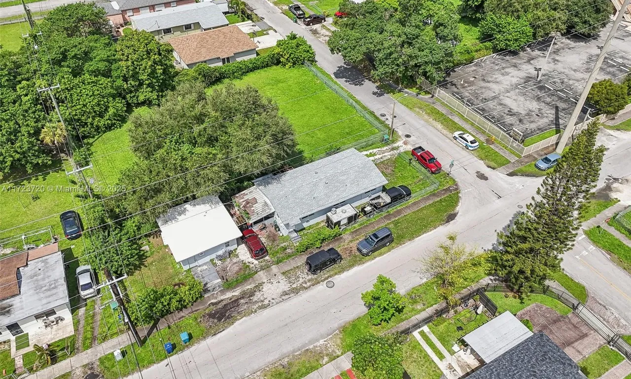 2406 NW 67th St, Miami FL 33147