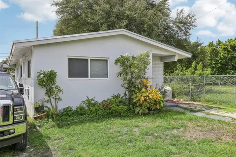 2406 NW 67th St, Miami FL 33147