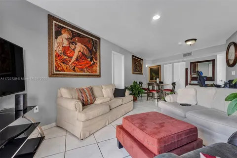 7125 Bonita Dr # 306, Miami Beach FL 33141