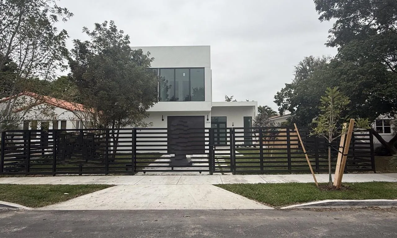 1439 SW 15th St, Miami FL 33145