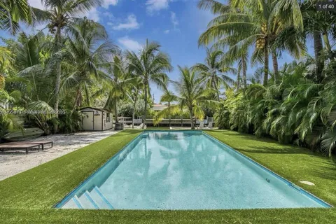 7960 Hawthorne Ave, Miami Beach FL 33141