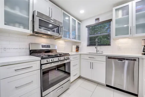 1615 Meridian Ave # 501, Miami Beach FL 33139