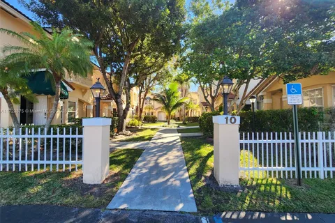 15238 SW 111th St # 15238, Miami FL 33196