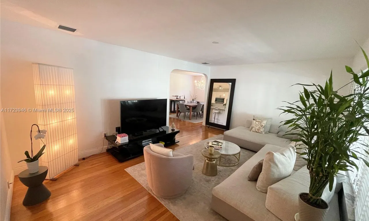 1116 Biarritz Dr, Miami Beach FL 33141