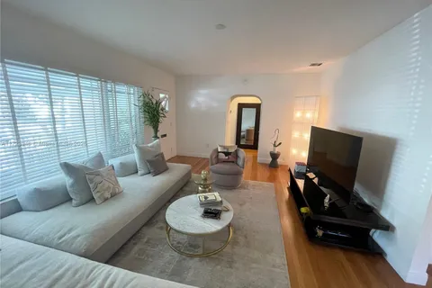 1116 Biarritz Dr, Miami Beach FL 33141