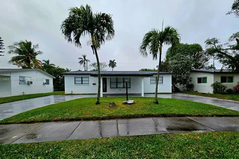 704 SW 4th Ct # 704, Hallandale Beach FL 33009
