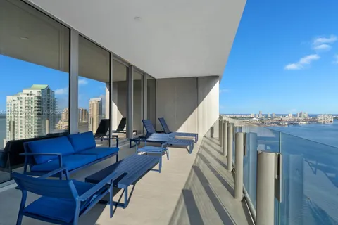 300 Biscayne Blvd Way # 3302, Miami FL 33131