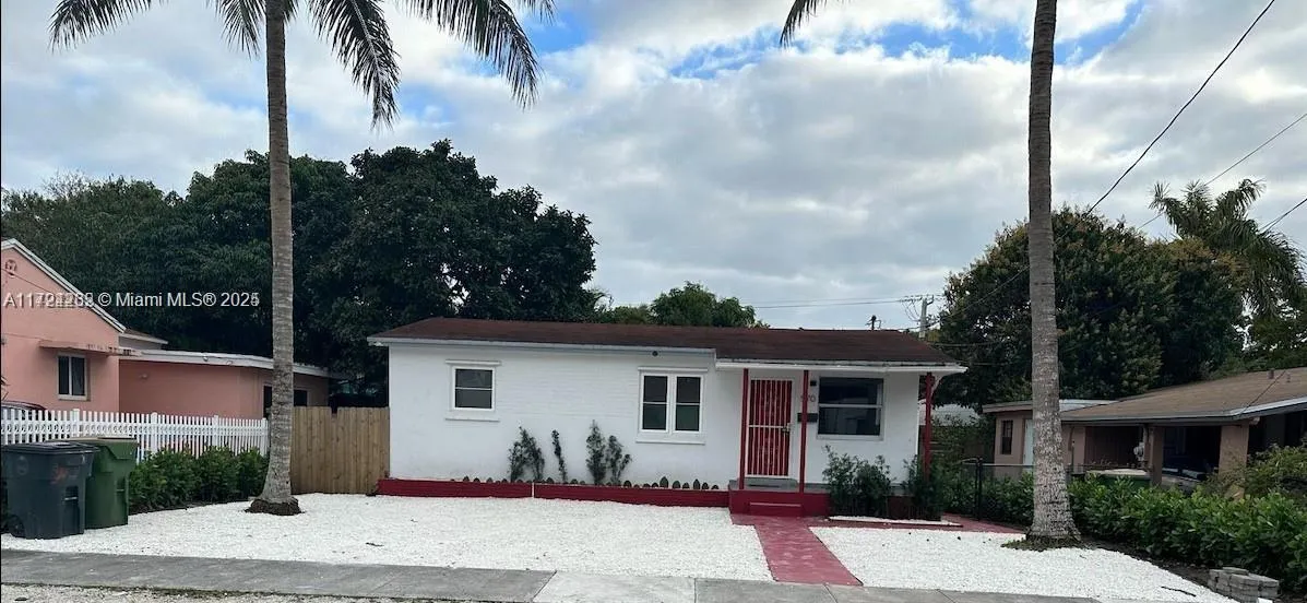 570 NE 132nd St, North Miami FL 33161