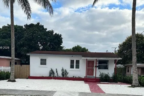 570 NE 132nd St, North Miami FL 33161