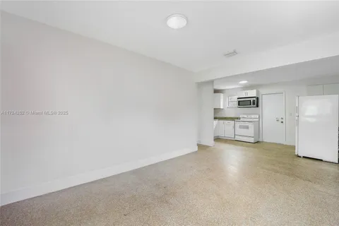 570 NE 132nd St, North Miami FL 33161