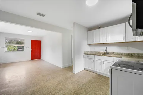 570 NE 132nd St, North Miami FL 33161