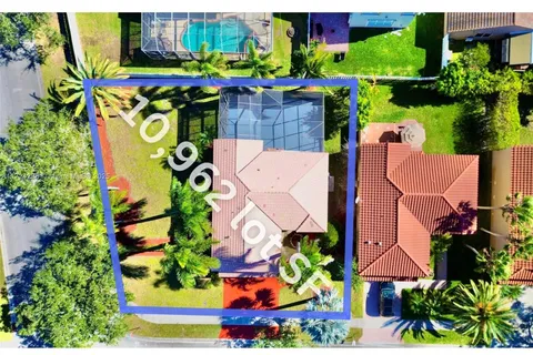 303 SW 190th Ter, Pembroke Pines FL 33029